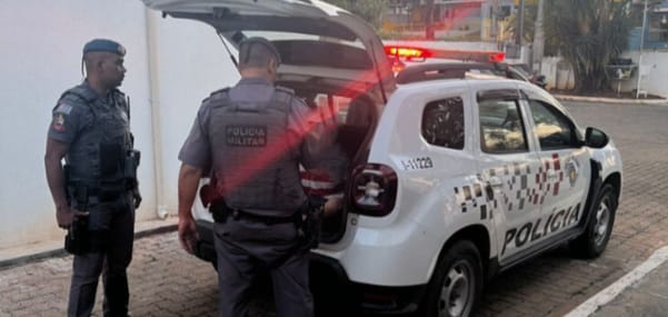  Homem é preso e jovem é detido suspeitos de fazer parte do tráfico de drogas